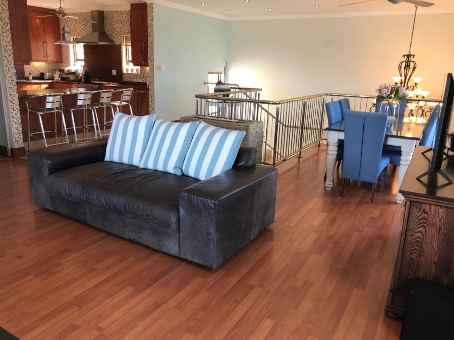 9 Bedroom Property for Sale in Wavecrest Eastern Cape